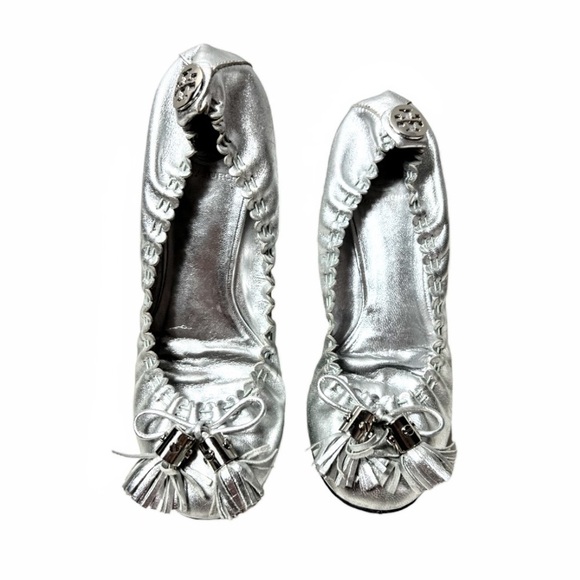 Tory Burch Reese Metallic Silver Leather Scrunch Tassel Ballet Flats Size 7 - Picture 5 of 16